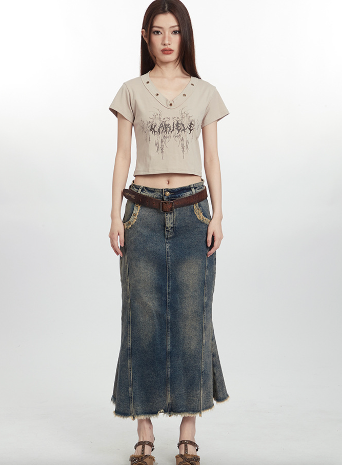 Cardydony Women's Edgy Graphic V-Neck Crop Top with Rivet Detail