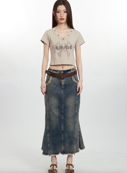 Cardydony Women's Edgy Graphic V-Neck Crop Top with Rivet Detail