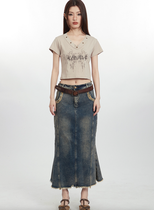 Cardydony Women's Edgy Graphic V-Neck Crop Top with Rivet Detail