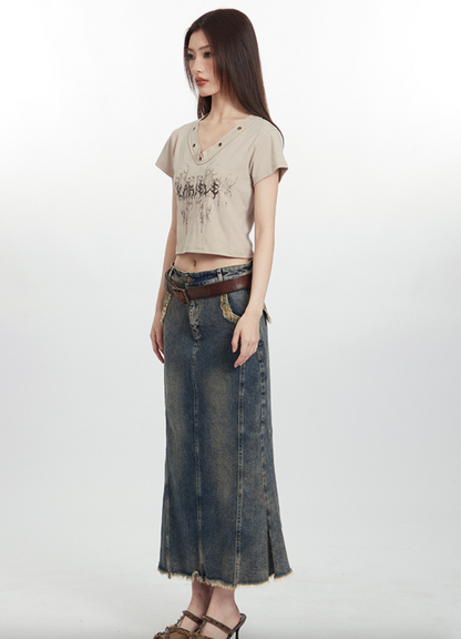 Cardydony Women's Edgy Graphic V-Neck Crop Top with Rivet Detail