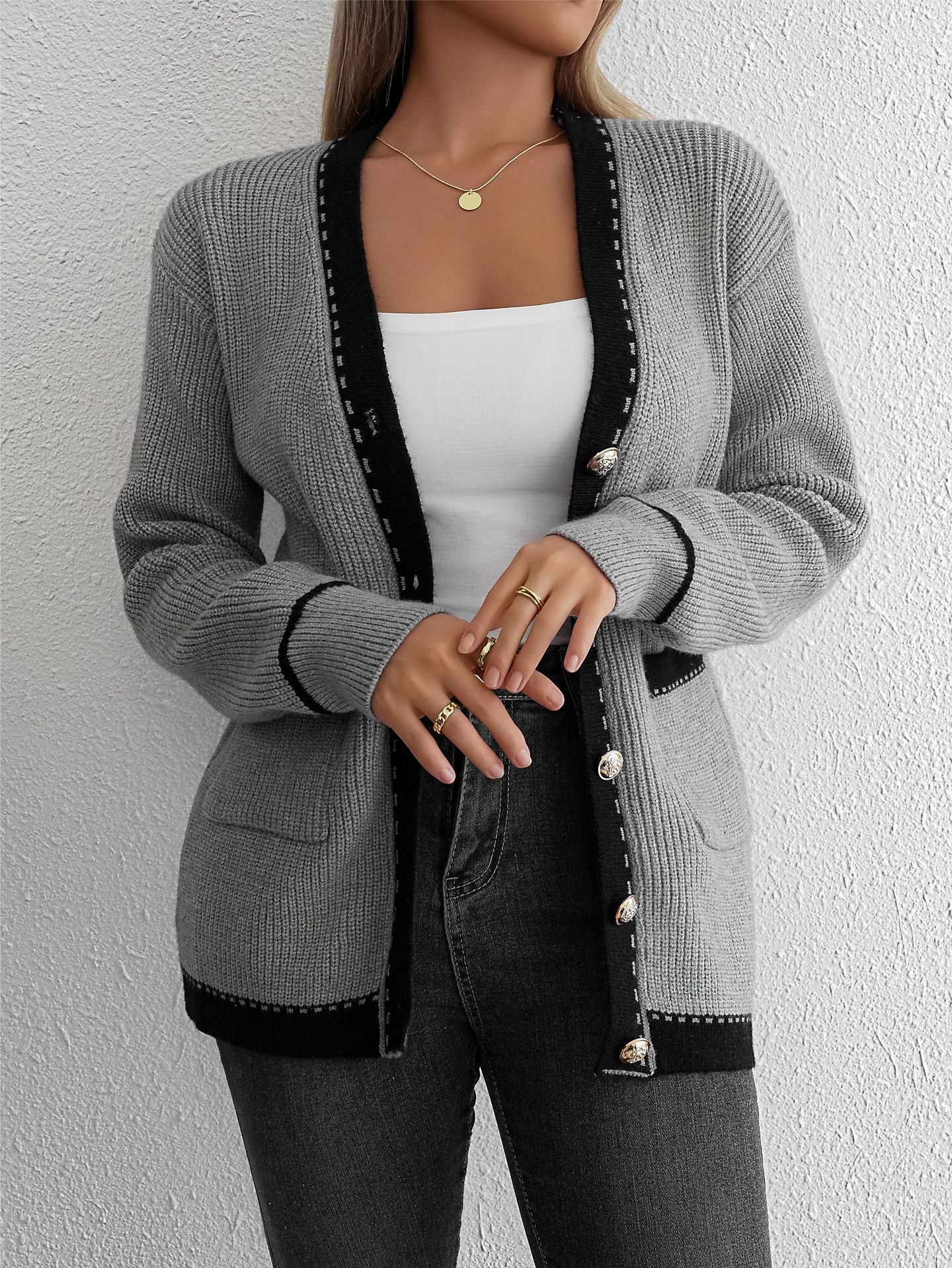 Cardydony Women's Elegant Buttoned V-Neck Knit Cardigan with Chic Pocket Details