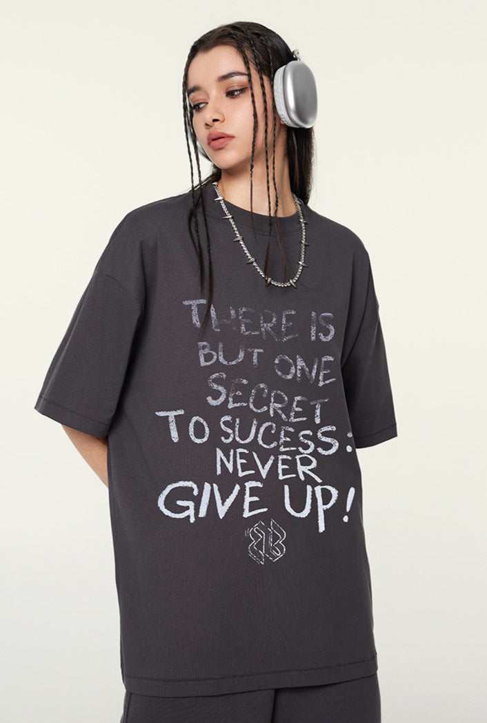 Cardydony Women's Never Give Up Graphic Tee – Oversized Streetwear for Women